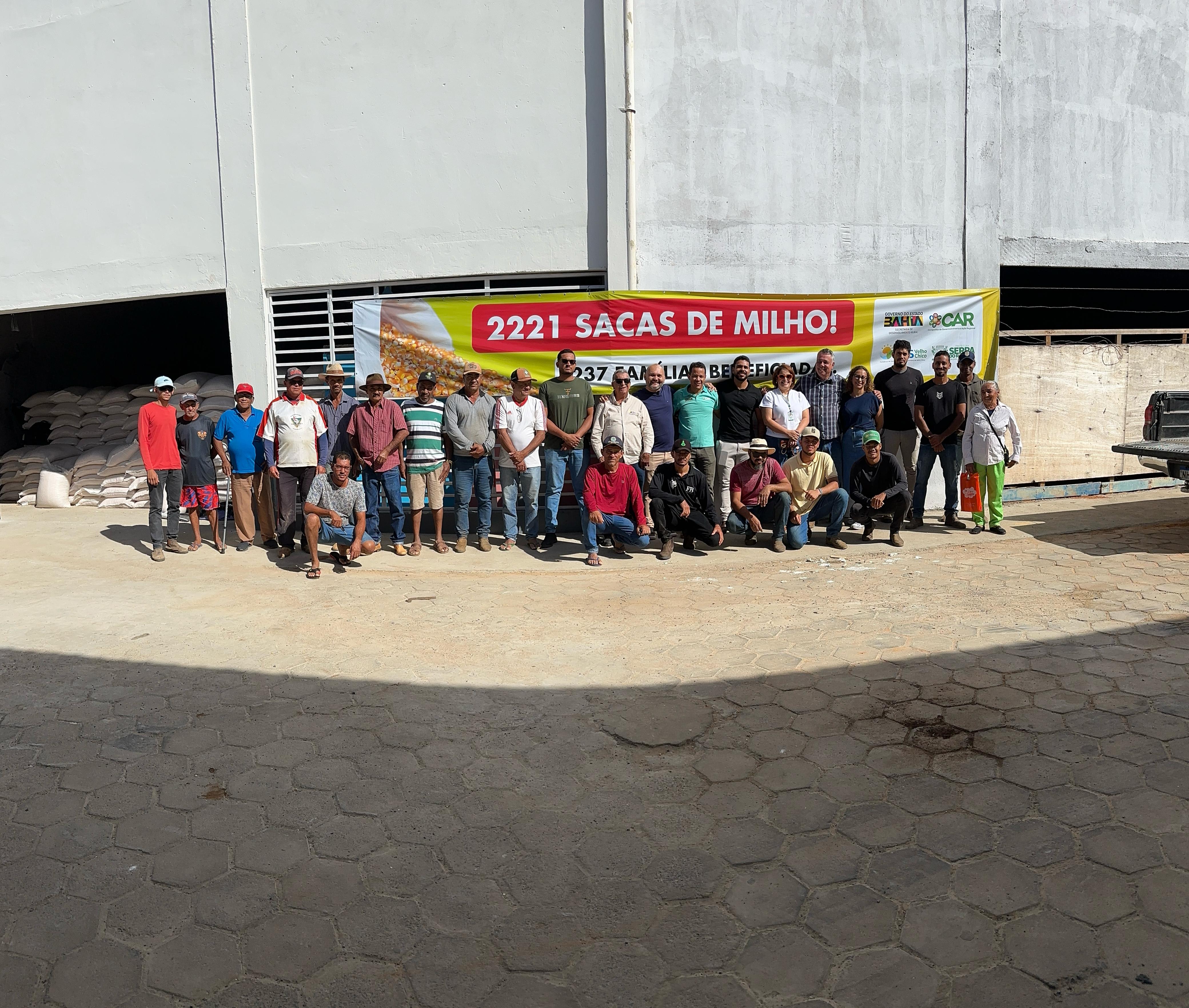 Entrega de milho beneficia 237 famílias produtoras de leite em Serra do Ramalho
