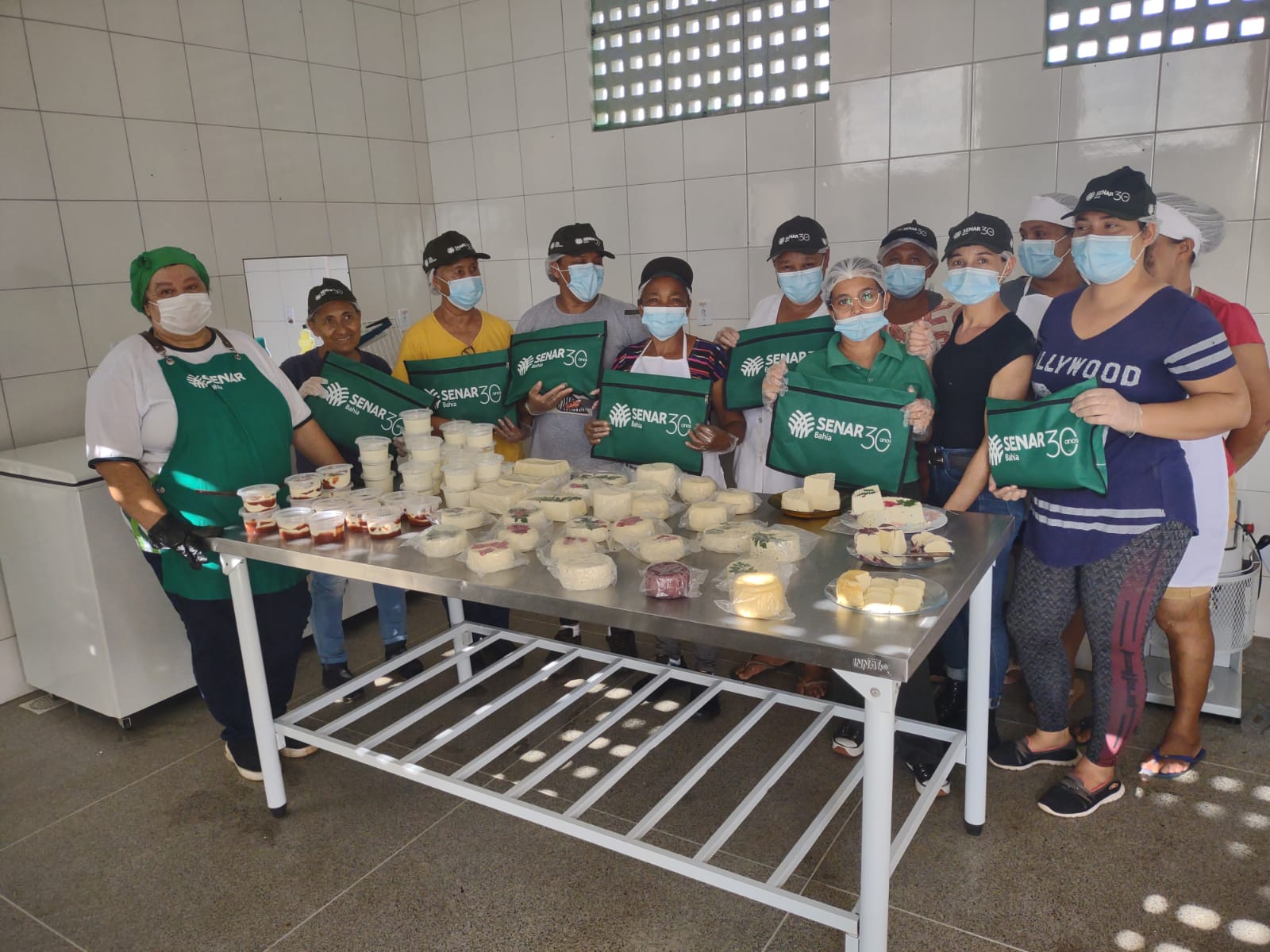 Mulheres agricultoras de Serra do Ramalho se capacitam em curso de queijos promovido pela Prefeitura