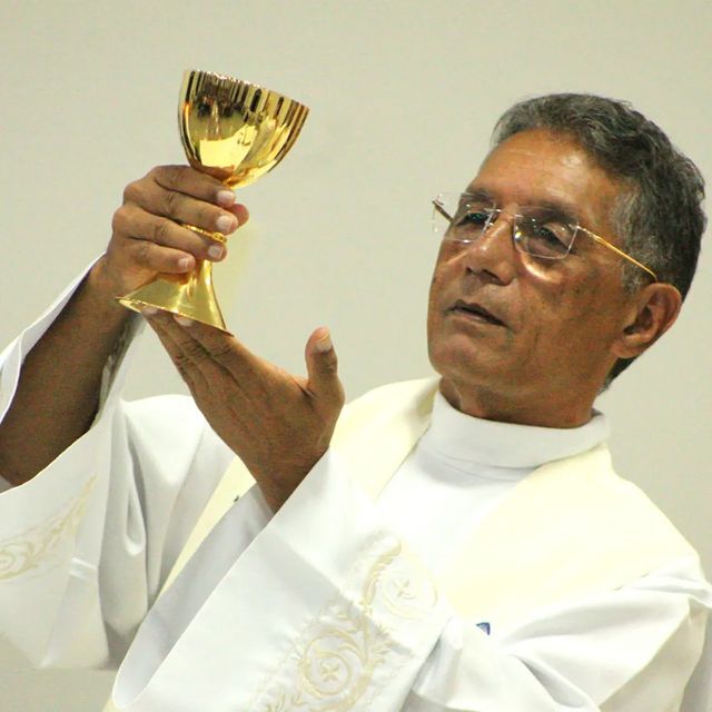 A Igreja Matriz recebeu o Padre Héber, da cidade de Carinhanha, para celebrar o novenário da noite. Além do Padre Héber, os Padres Gustavo e Raimundo também celebraram o novenário.