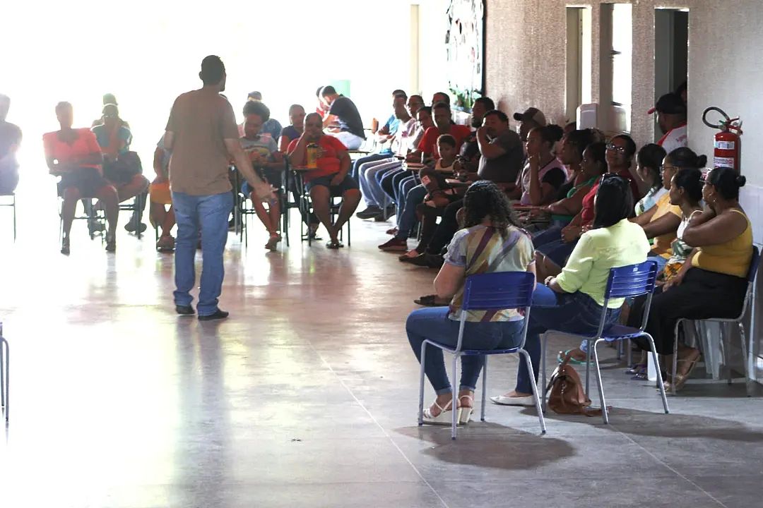 o vice-prefeito Aroldo Muniz, junto a representantes da Secretaria de Governo, estiveram na Escola São Sebastião, na Comunidade de Boa Vista.