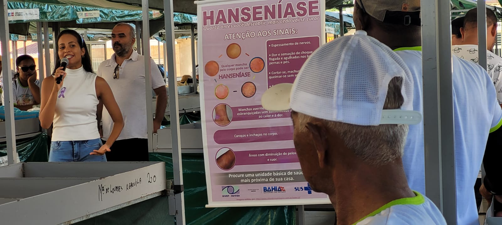 Dando continuidade à campanha do Janeiro Roxo, a Secretaria de Saúde realizou mais uma palestra na Feira da Agricultura Familiar, localizada na Agrovila 09!