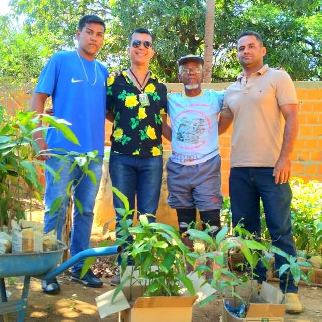 Plantando solidariedade:🌱 O Professor José Remir dos Santos, da Agrovila 18, realizou a doação de 120 mudas de plantas frutíferas e nativas para a Secretaria de Meio Ambiente.